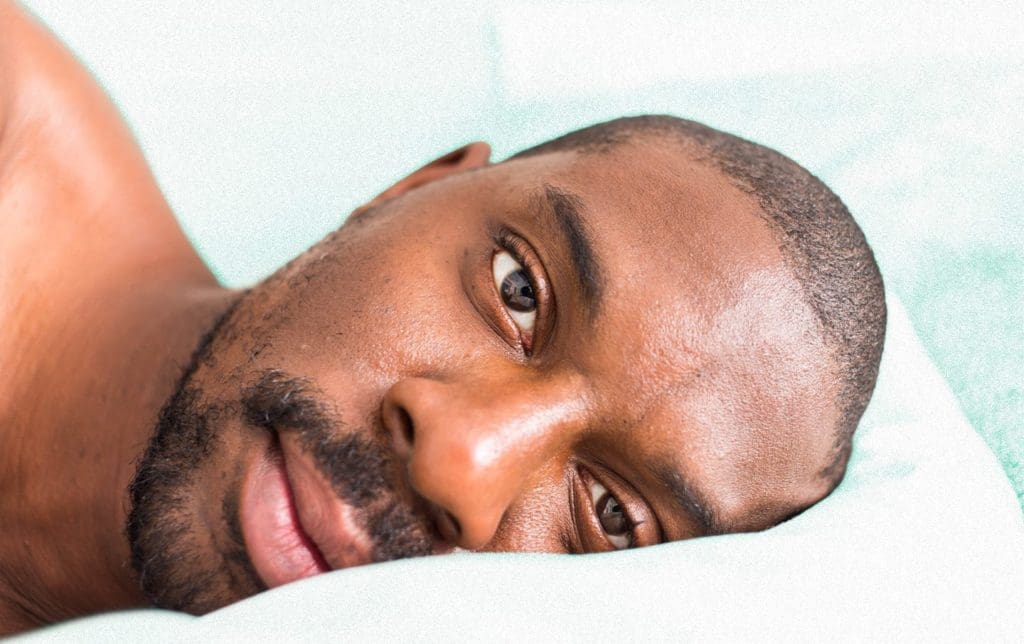 CBD (cannabidiol) y cannabis para ayudarle a dormir mejor.
