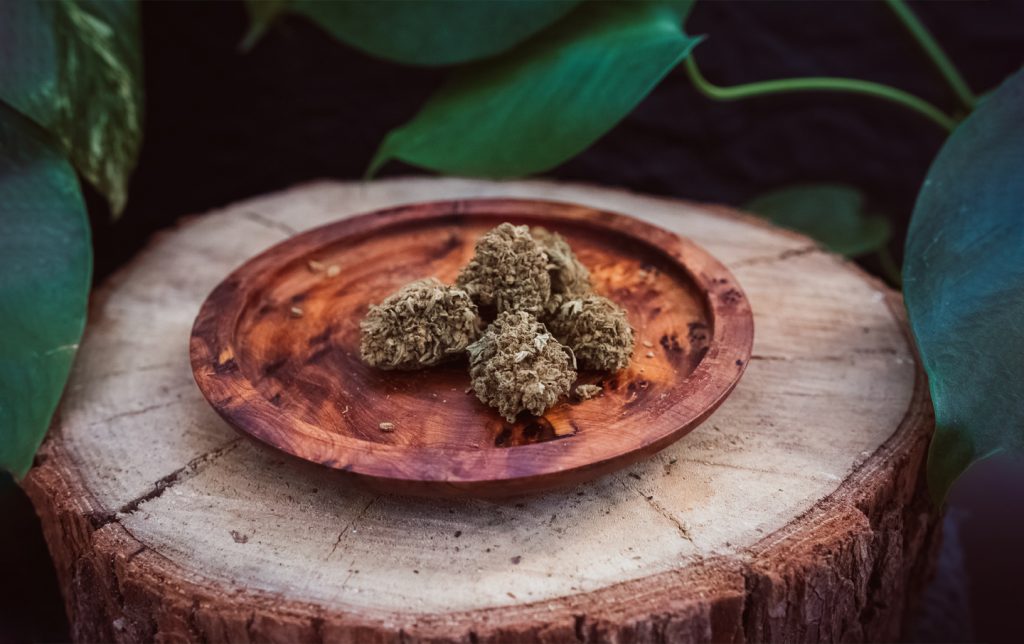 Cannabis on a wooden plate- acidic cannabinoids.