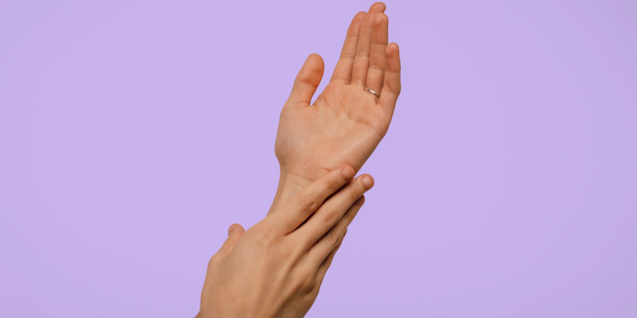 closeup image of a woman's hands